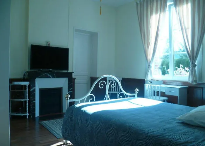 Les 3 Tilleuls לינה וארוחת בוקר 4*