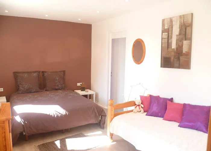 Les 3 Tilleuls לינה וארוחת בוקר 4*