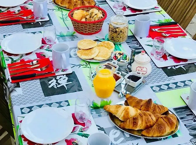 Les 3 Tilleuls לינה וארוחת בוקר 4*